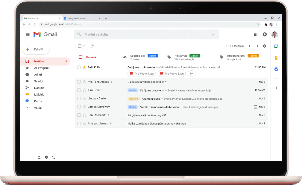 Gmail saskarnes ekrāns ar e-pasta ziņojumiem.